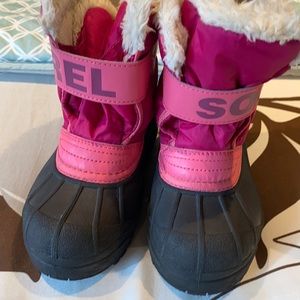Girls Sorel Commander Snowboots. Size 11
